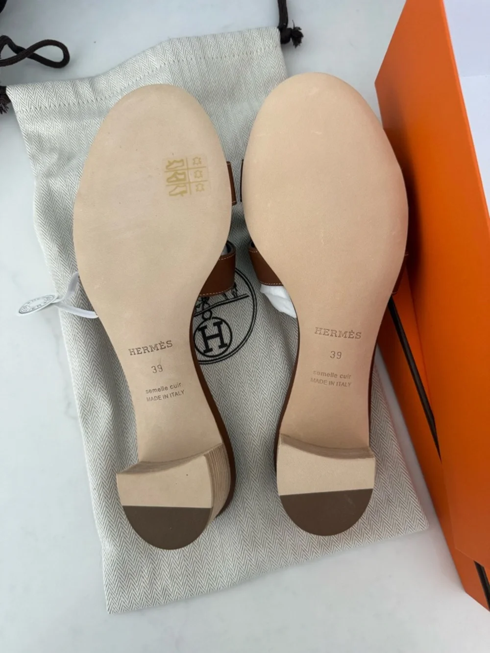 Hermes Oasis sandal NEW with tags in gold - Picture 6 of 6